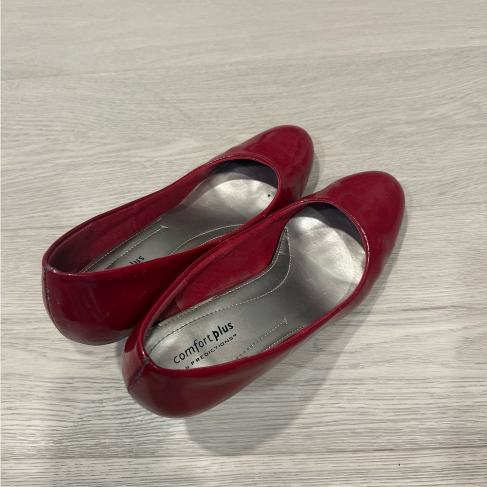 Chic Red Pumps - Picture 3 of 4